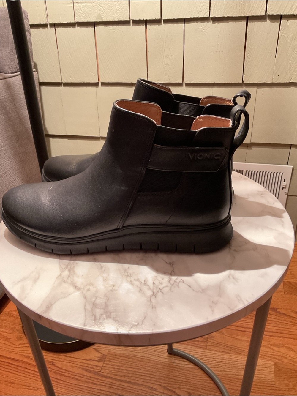 Vionic Men’s Black Chukka Chelsea Boots